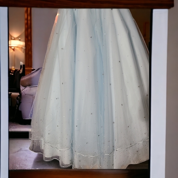 Womens 7/8 powder blue morilee ballgown. - Picture 6 of 16
